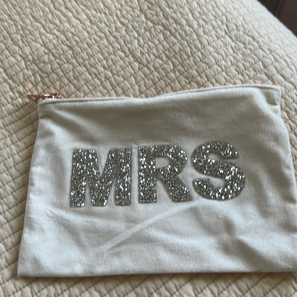 Mrs pouch